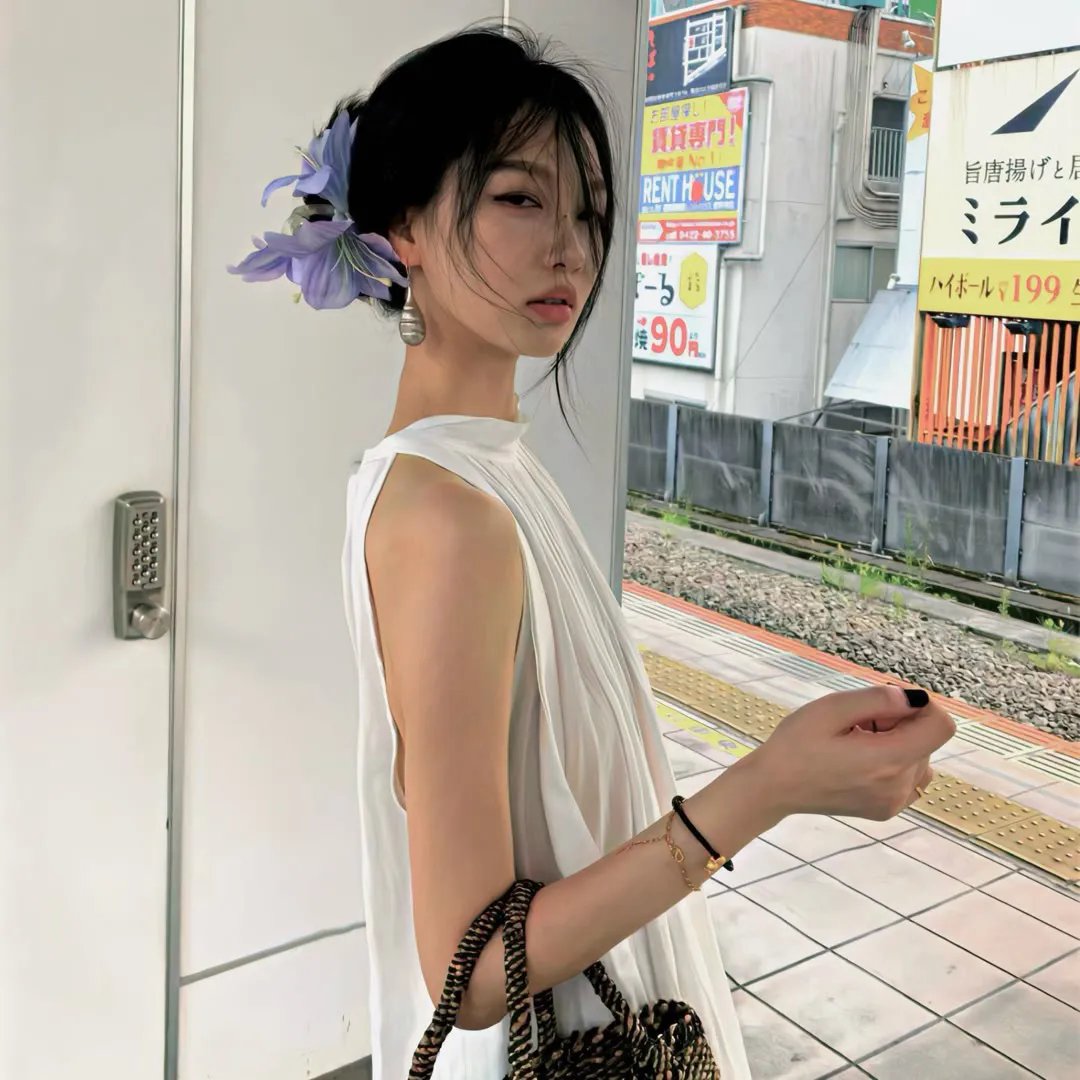 镜中的女孩 封面